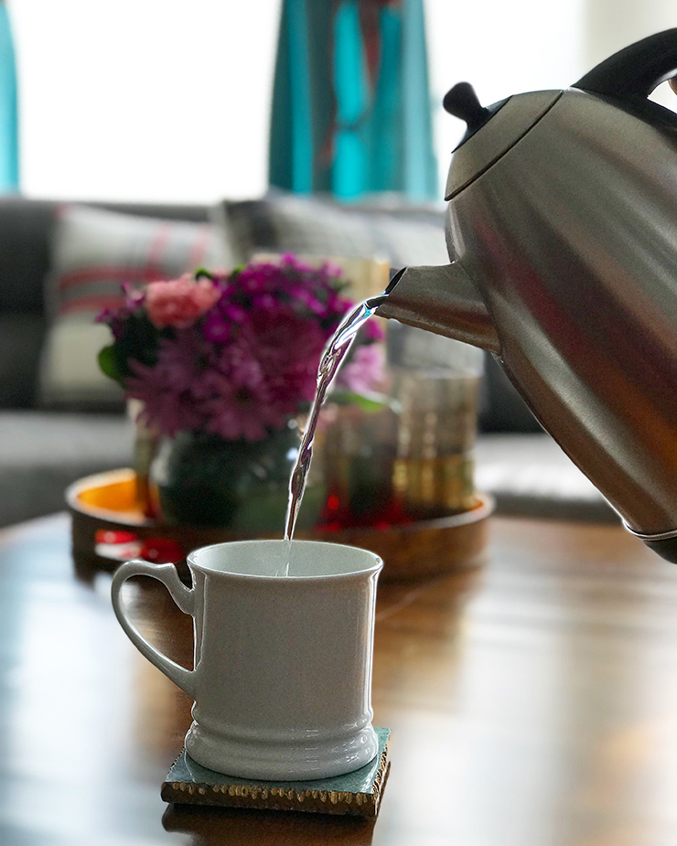 Drinking Lukewarm Water Health Benefits: गुनगुने पानी के सेवन से हो सकते हैं अनेकों लाभ, आप भी जानें