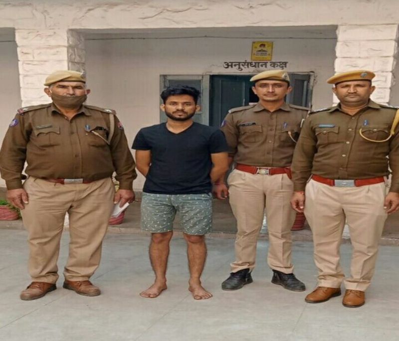 हाथरस से 12-12 हजार रुपए में खरीदकर लाई दो पिस्तौल जब्त