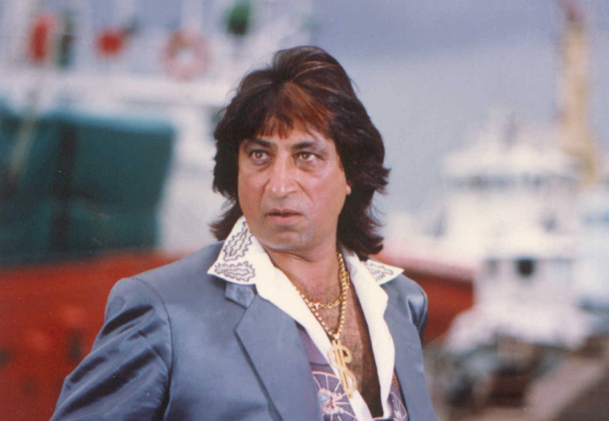 When Shakti Kapoor was thrown out of the hotel because of his own fans