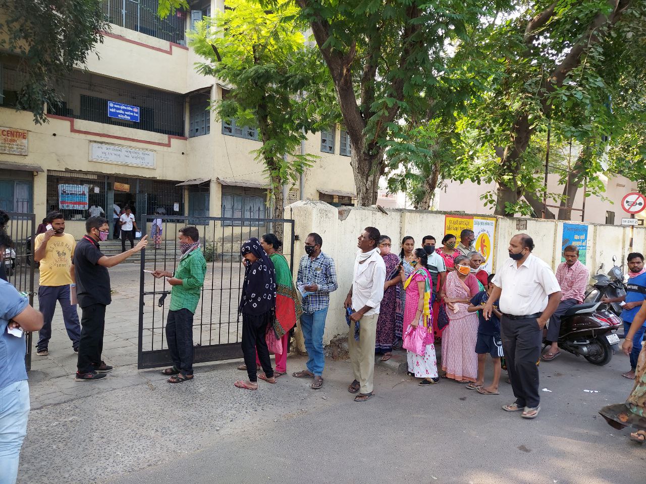 Gujarat: गुजरात में कोरोना के 36 नए मरीज, एक की मौत
