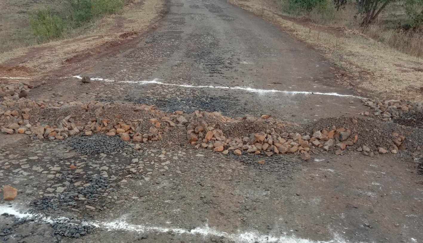 After the asphaltization, the crumbling road in the name of repairing