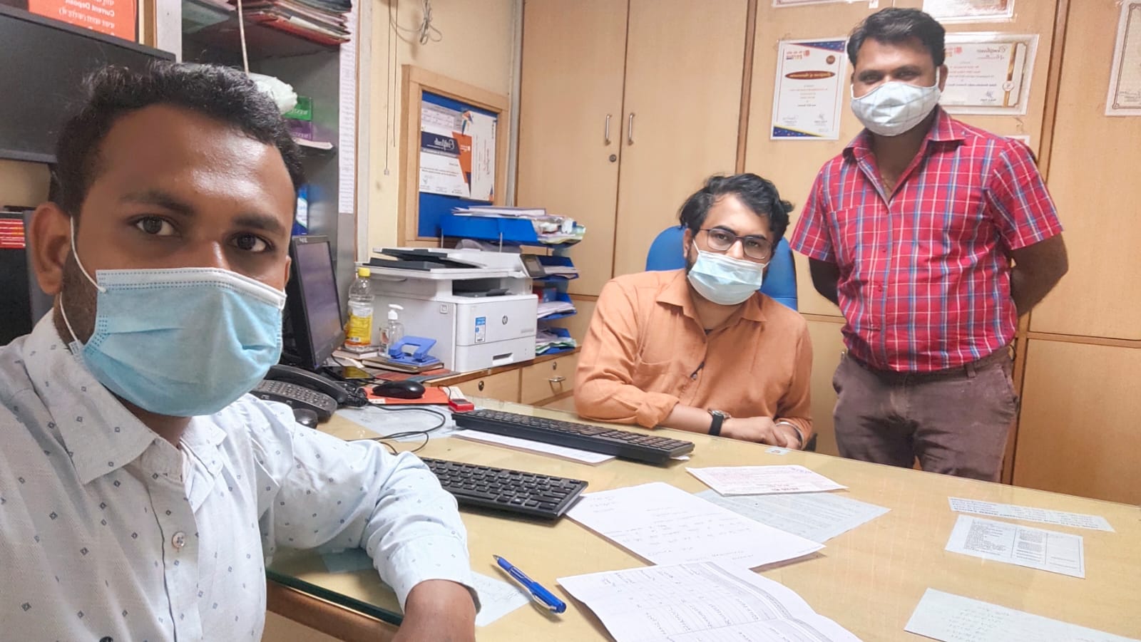 अहमदाबाद में बैंकों की 299 शाखाओं में वैक्सीन को लेकर जांच