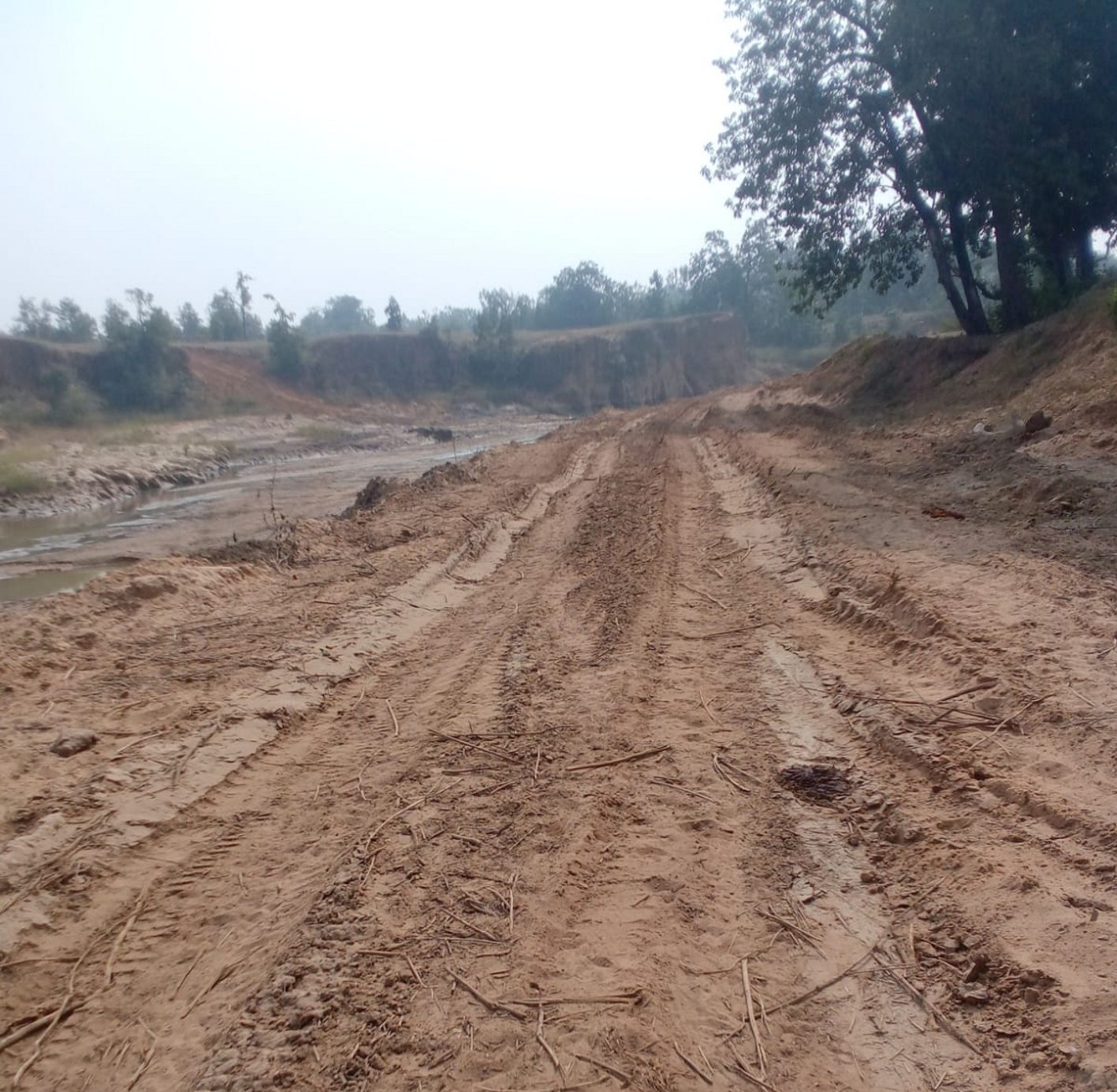 Illegal mining and transportation of sand happening in Bandhavgarh Tiger Reserve area
