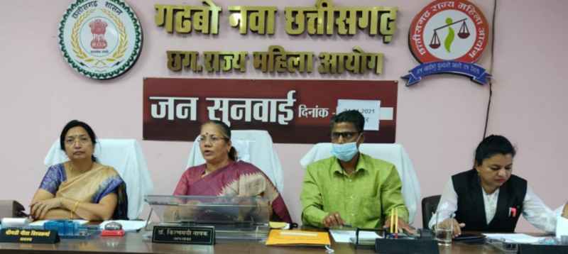 राज्य महिला आयोग : सामाजिक बैठक में महिला पर चारित्रिक दोषारोपण गलत