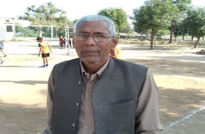 जज्बा: सेवानिवृत्ति के बाद भी दो सरकारी स्कूलों में पढ़ाने के साथ तराश दिए 200 खिलाड़ी, दे रहे निशुल्क सेवा