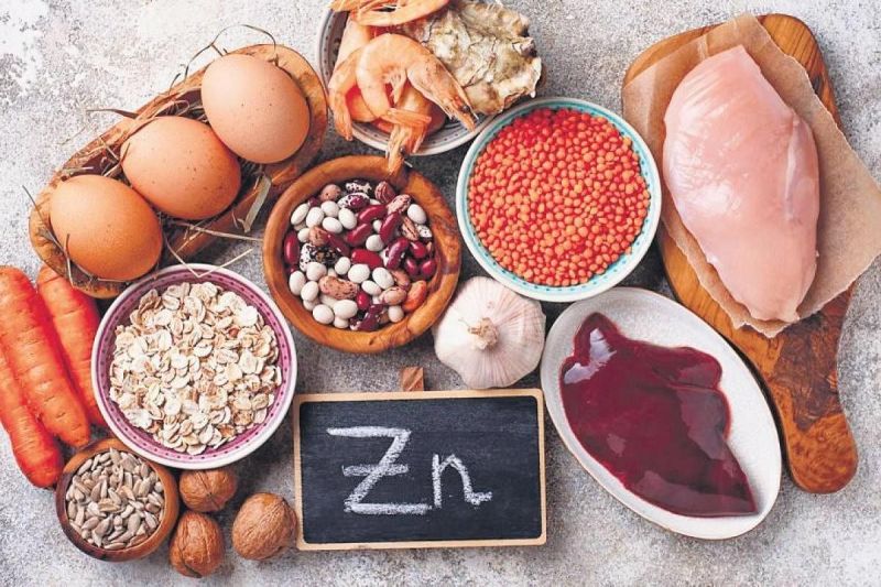 Zinc Deficiency: जिंक की कमी के कारण शरीर में दिख सकते हैं ऐसे लक्षण,इन फूड्स के सेवन से कमी हो जाएगी दूर