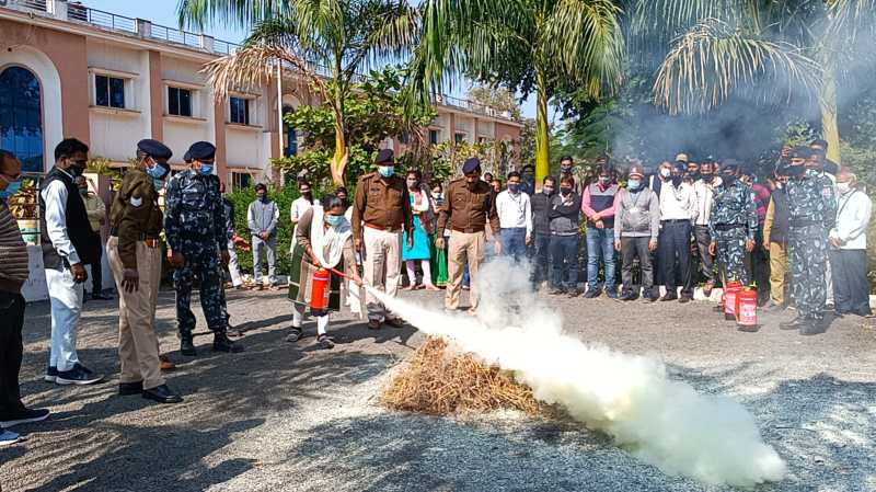 आग लगने पर घबराएं नहीं, अग्निशमन यंत्रों का सही प्रयोग करें