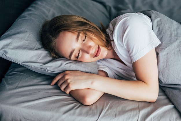 Home Remedies For Good Sleep: अगर रात में आपकी भी नींद पूरी नही होती तो आजमाएं ये घरेलू नुस्खे