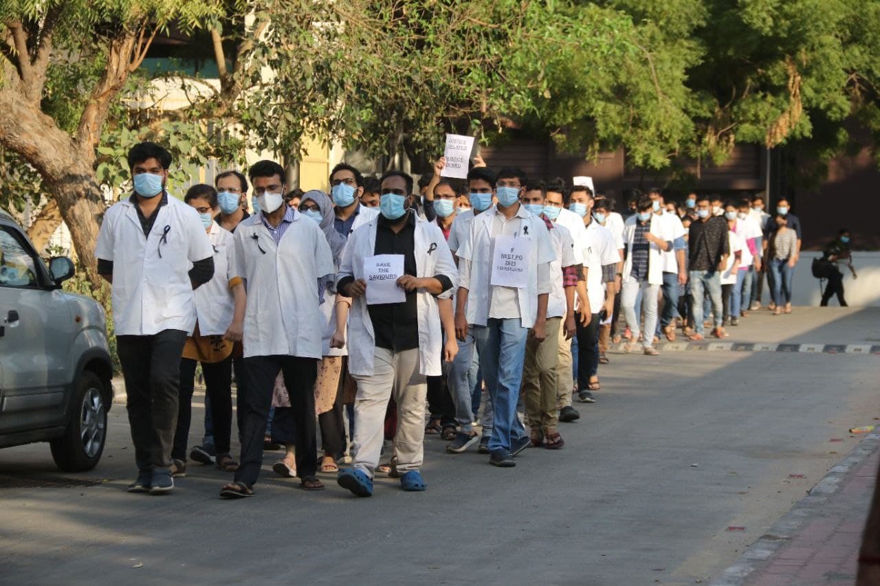 नीट पीजी काउंसलिंग में देरी पर अहमदाबाद सहित राज्यभर में हड़ताल पर रहे रेजिडेंट चिकित्सक
