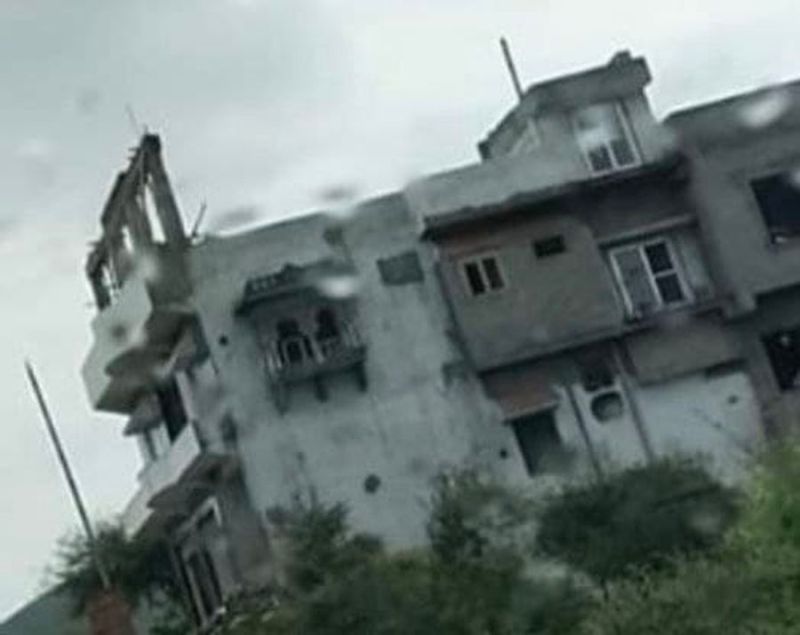 प्रधान पति ने यूआईटी की जमीन पर बना दिया मकान, थमाया नोटिस