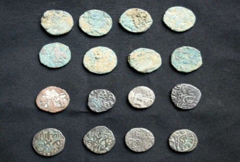 हजारों साल पुराने टीले की खुदाई में मिले राजा पृथ्वीराज कार्यकाल के दुर्लभ सिक्के, इतिहासकार हैरान