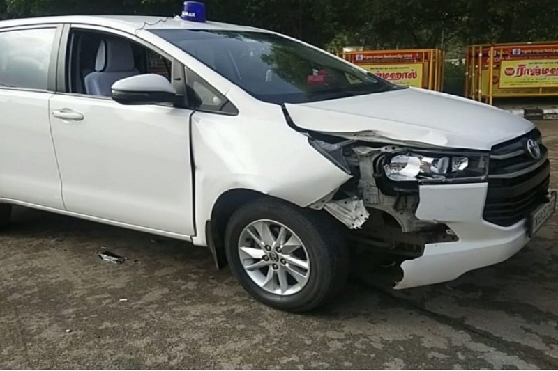 Health Secretarys car hits barricade at Madurai airport