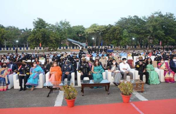 आईएनएस वालसुरा स्थित नौ सेना स्टेशन परिसर में कार्यक्रम