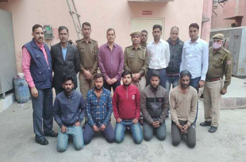 चाकुओं से ताबड़तोड़ वार कर युवक की हत्या करने वाले पांच बदमाश गिरफ्तार