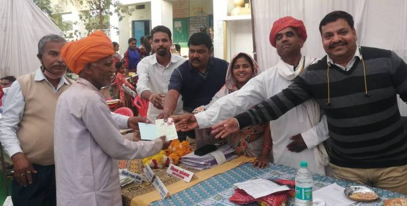 ईंटों का तालाब विद्यालय भूमि के लिए भामाशाह बन आया लक्ष्मण