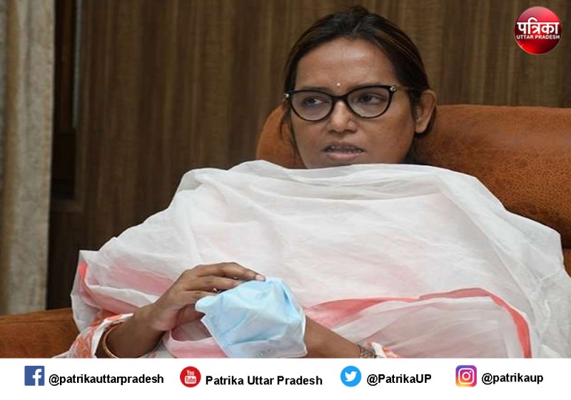 प्रियंका गांधी यूपी की विकल्प, महिलाएं हुई कांग्रेस की दीवानी : महाराष्ट्र सरकार शिक्षा मंत्री वर्षा गायकवाड