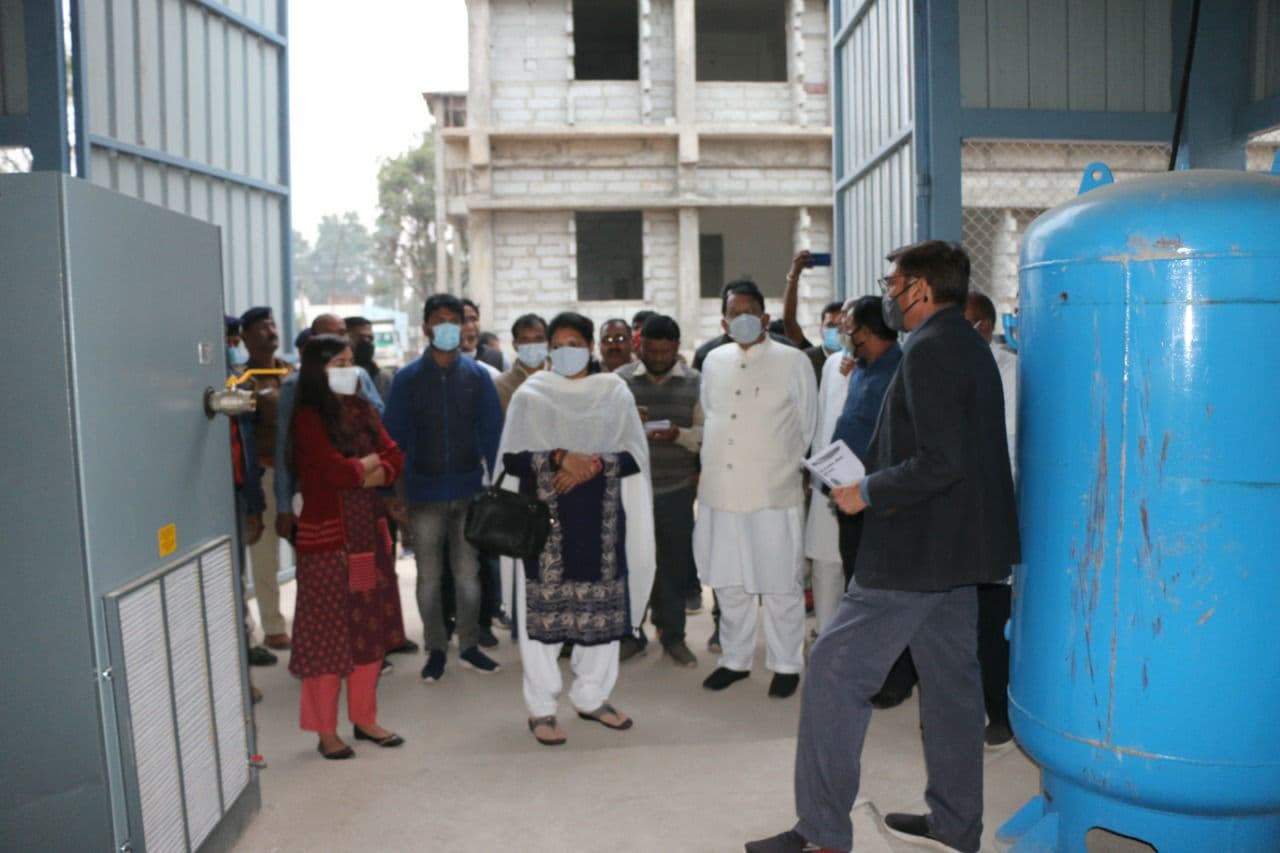 In-charge minister reached district hospital in surprise inspection, u