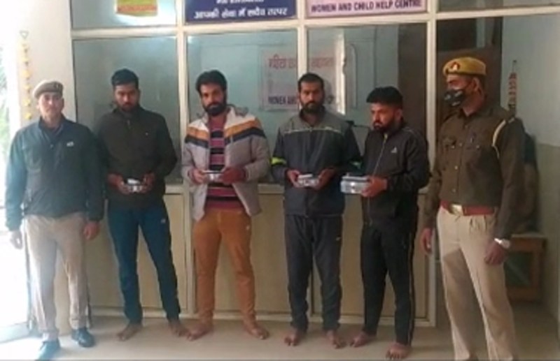 solver-gang-four-members-arrested-by-noida-police.jpg
