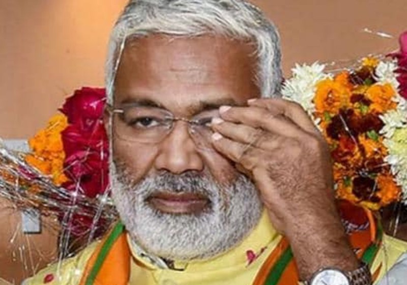 सैफई खानदान और सोनिया खानदान के बारे में स्वतंत्र देव सिंह ने बताया एक राज