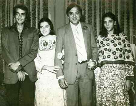 When the entire Dutt family wept after seeing Sanjay Dutt's gift