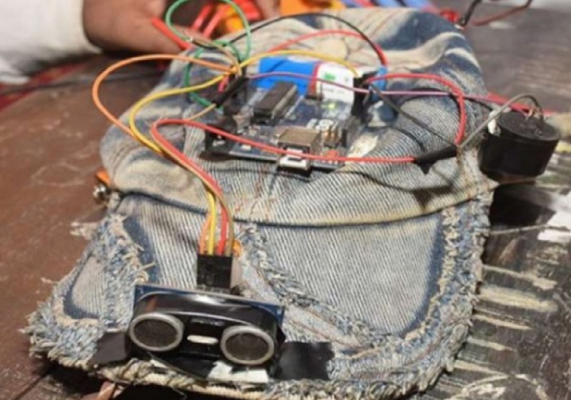 कानपुर के दो छात्रों ने दृष्टिहीनों के लिए बनाई खास कैप, जो करेगी राह आसान, बताई उसकी खूबियां