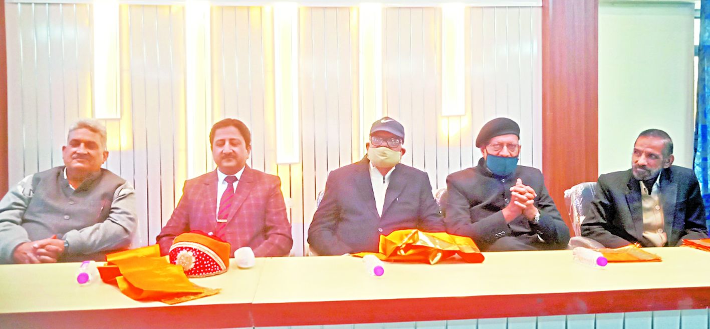 The relation between the bar and the bench complements each other