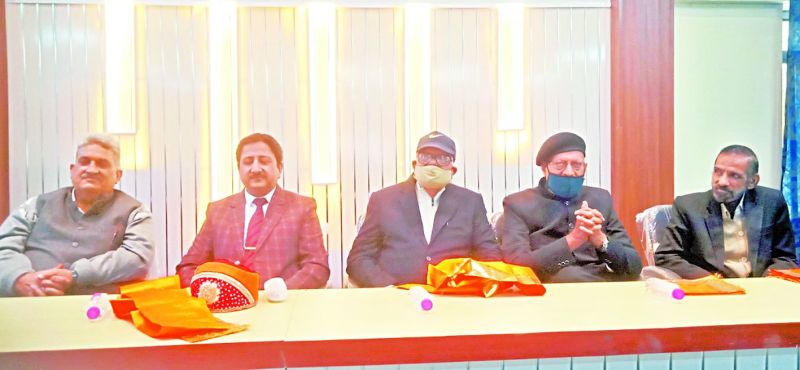 The relation between the bar and the bench complements each other