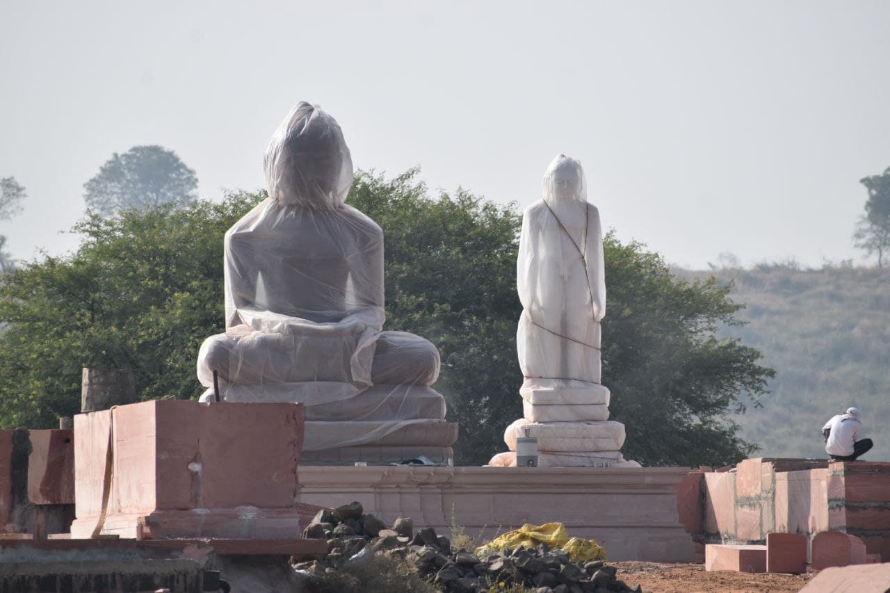 पांच सौ वर्ष प्राचीन सिरोंज के नसिया जी में आकार ले रहा नंदीश्वर जिनालय