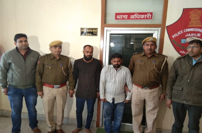 दस लाख की लूट में तीन बदमाश अभी भी पुलिस गिरफ्त से दूर