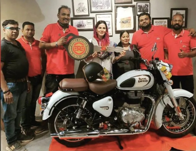 kirti_kulhari_buys_royal_enfield_classic_350.jpg