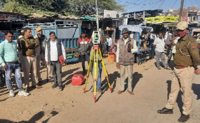 प्रशासन ने इटीएस मशीन से कराया सीमाज्ञान