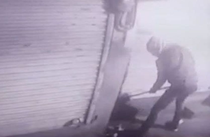 किराणा दुकान, मकान के ताले तोड़कर चोरी