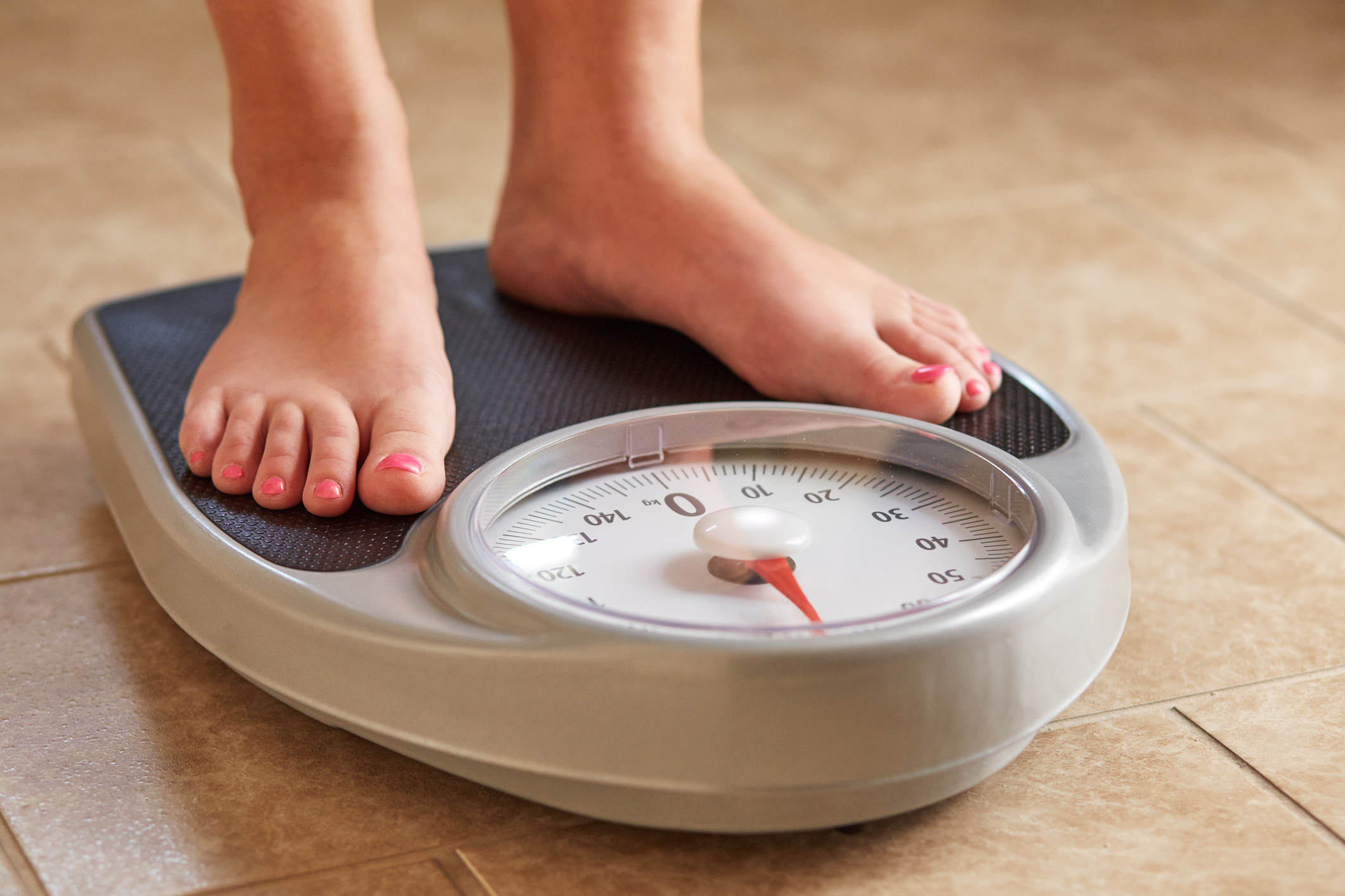 Weight Loss Tips: वजन को करना चाहते हैं कम तो डाइटिंग करने की जगह अपना सकते हैं इन टिप्स को