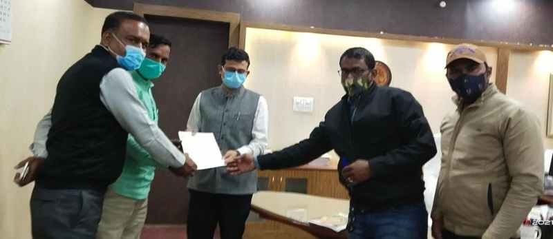 धान के भुगतान में देरी और यूरिया की कमी पर बरसे किसान