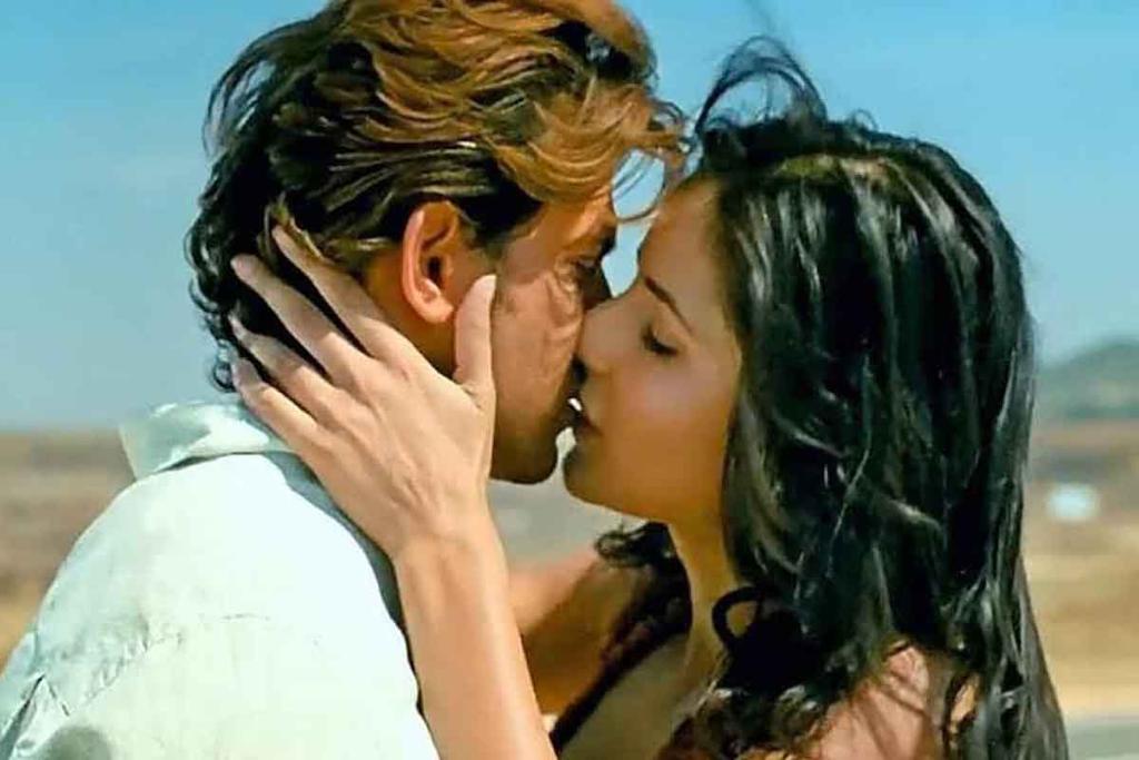 bollywood_kissing_scenes.jpg