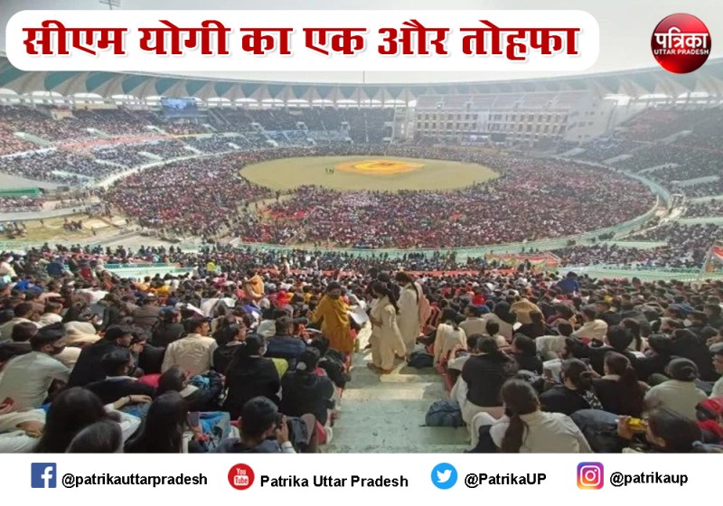 सीएम योगी ने बांटे एक लाख छात्र-छात्राओं को फ्री टैबलेट-स्मार्टफोन