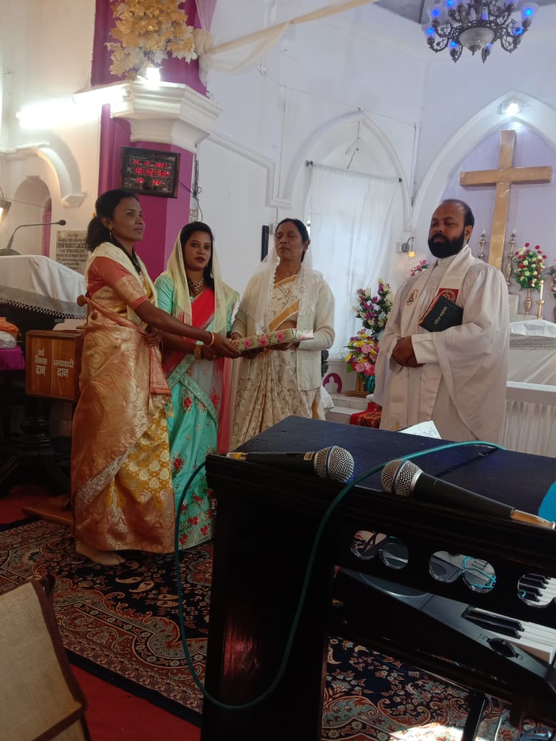 प्रभु यीशु के जन्मदिन पर एक दूसरे को दी बधाई