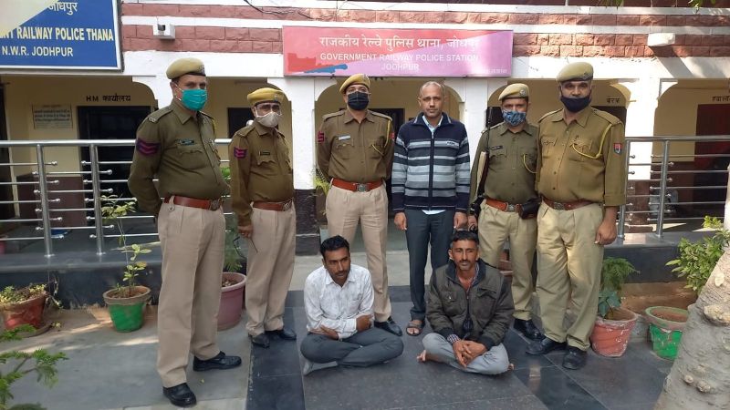 रेलवे स्टेशन पर अफीम का दूध व डोडा पोस्त जब्त