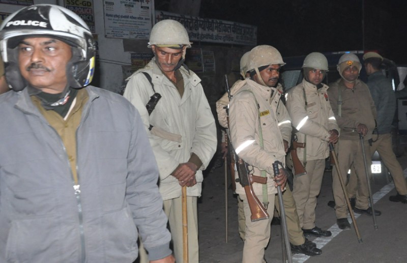 मौके पर मौजूद पुलिस फोर्स