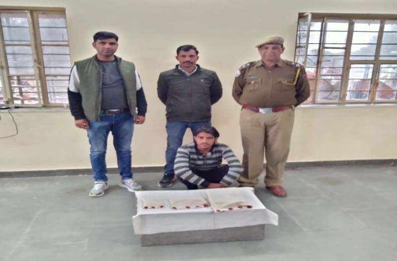 कूरियर कंपनी के कर्मचारी से लूट के लिए गंगापुर से खरीदी थी पिस्टल