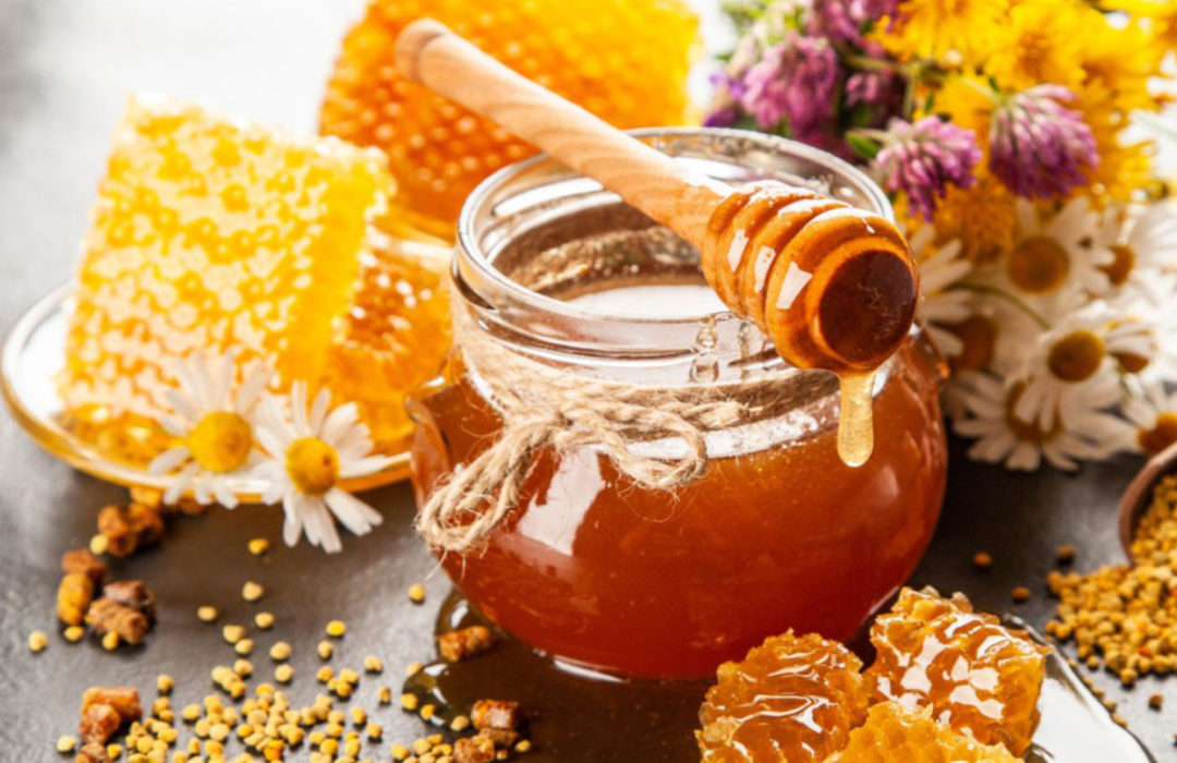 Benefits of Drinking Honey: आइए जानते हैं शहद पीने के जबरदस्त फायदे, जिसे जानकर आप हैरान रह जाएंगे