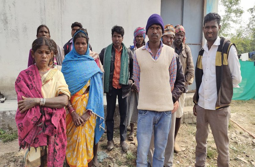 छत्तीसगढ़ के 4 नाबालिग सहित 13 ग्रामीणों को महाराष्ट्र में ठेकेदार ने बनाया बंधक, पीडि़त परिजन पहुंचे थाने, कहा साहब इन्हें बचा लो