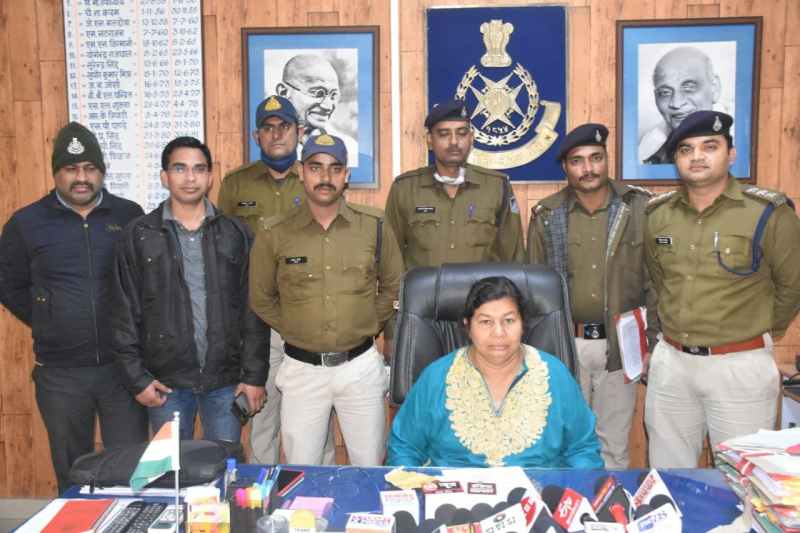 कार और बाइक से मिला 180 किलो गांजा