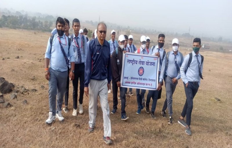 Education: पहाड़ी पर लगा एनएसएस का साहसिक शिविर