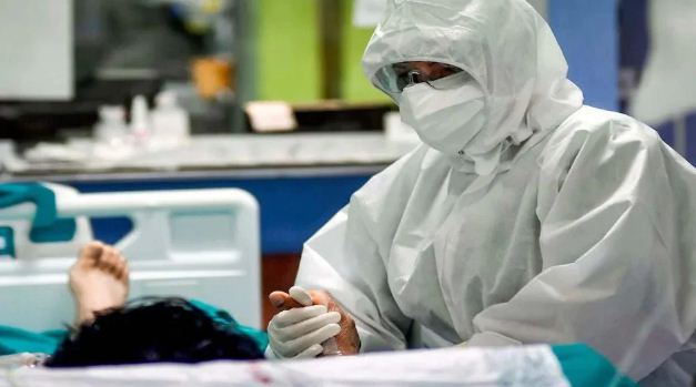 First Omicron death in india been reported from Maharashtra 52 year old man died