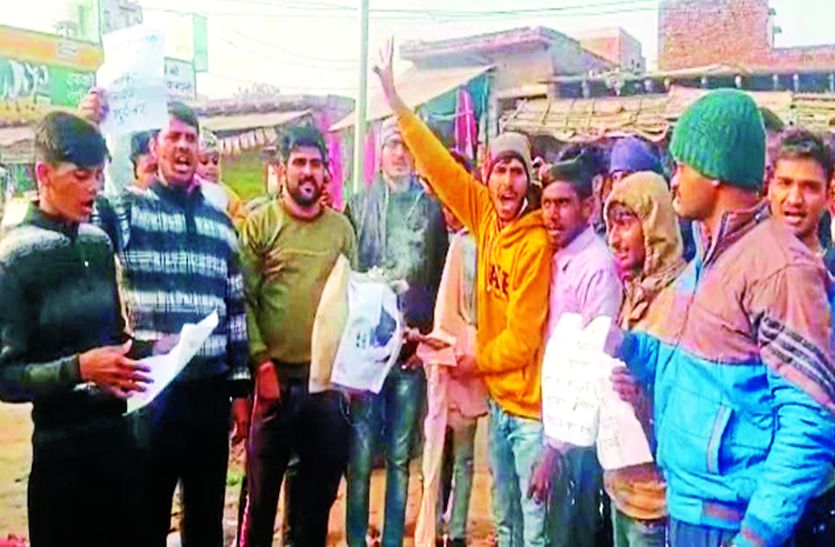 बेरोजगार युवाओं ने रीट में पद नहीं बढ़ाने पर किया प्रदर्शन