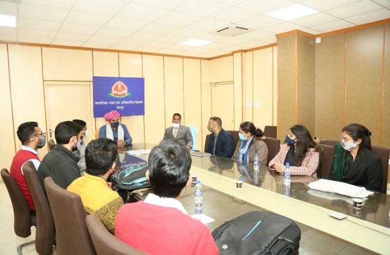 नवनियुक्त अधिकारियों को दिया जनसेवा का संदेश