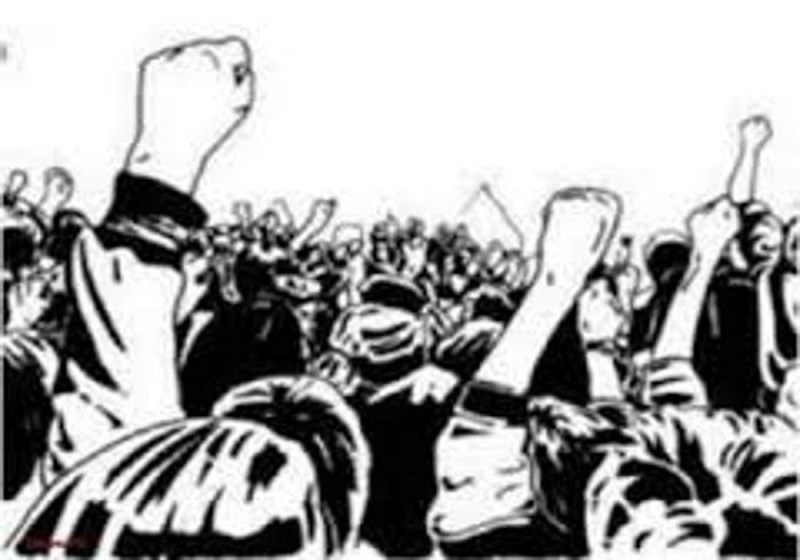 पावर  कारपोरेशन के कर्मचारियों ने सड़क पर मांगी भीख,किया विरोध