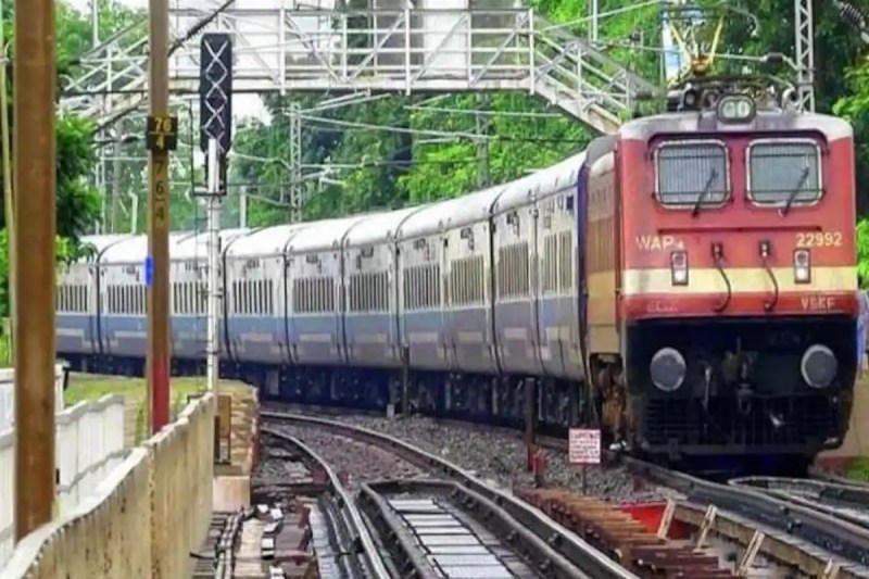 Train Ticket Cancellation: ट्रेन टिकट कैंसिल कराने से पहले ज़रूर जान लीजिए ये नियम