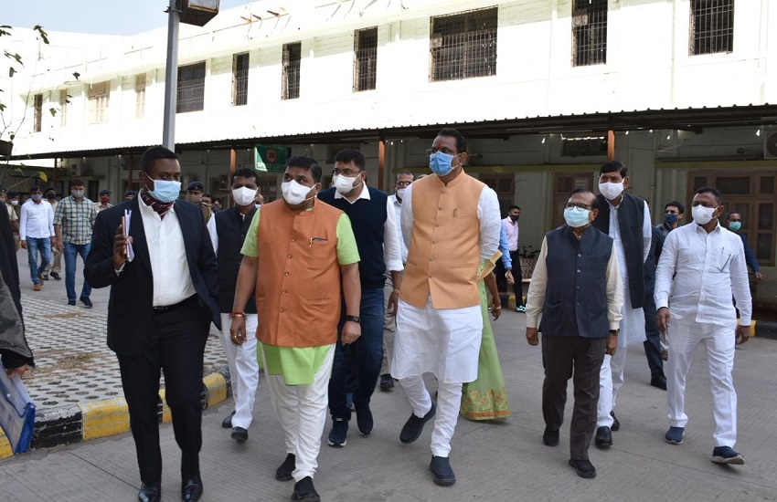 Gujarat Hindi News : राजकोट में कोरोना संक्रमण के हालातों की समीक्षा